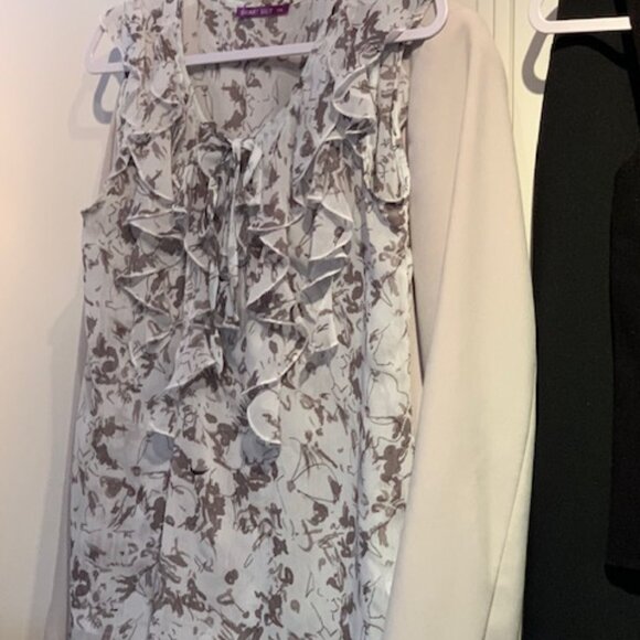 Sheer Ruffles blouse - Picture 2 of 8